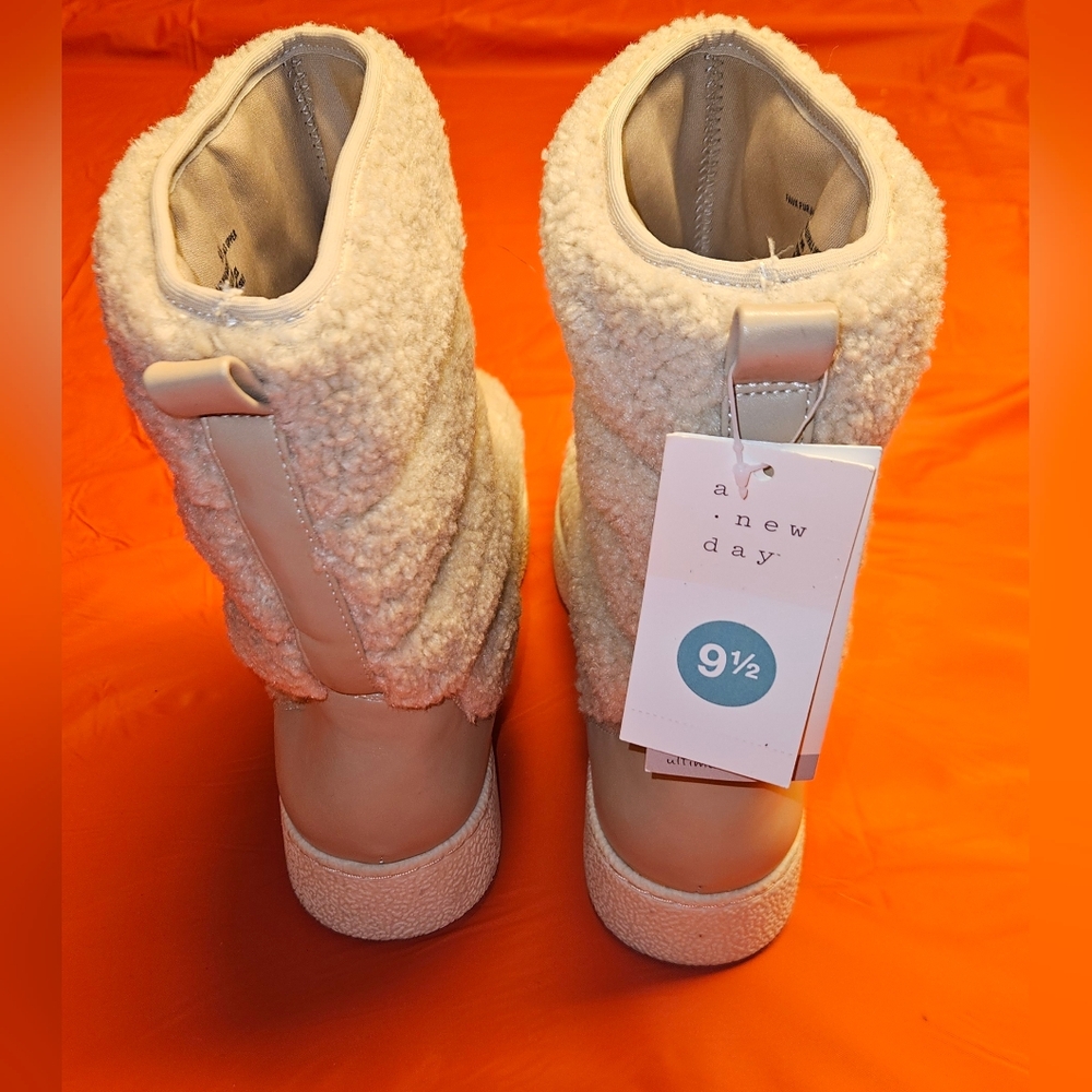 Bertie/Taupe Sherpa Boots sz9-1/2 Memory Foam Ultimate Comfort N.W.T. A New Day